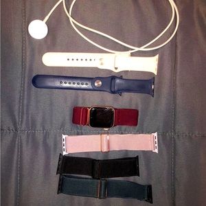 Apple Watch 5 40 MM Rose Gold with bands, cracked screen